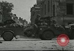 Immagine di Fanteria e serbatoi Mayenne Francia, 1944, secondo 31 filmato di repertorio 65675065388