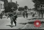 Immagine di Fanteria e serbatoi Mayenne Francia, 1944, secondo 39 filmato di repertorio 65675065388