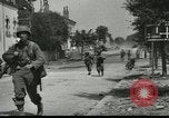 Immagine di Fanteria e serbatoi Mayenne Francia, 1944, secondo 40 filmato di repertorio 65675065388