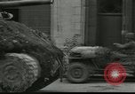 Immagine di Serbatoi e la fanteria Francia, 1944, secondo 4 filmato di repertorio 65675065389