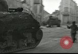 Immagine di Serbatoi e la fanteria Francia, 1944, secondo 9 filmato di repertorio 65675065389