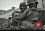 Immagine di Serbatoi e la fanteria Francia, 1944, secondo 14 filmato di repertorio 65675065389