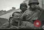 Immagine di Serbatoi e la fanteria Francia, 1944, secondo 16 filmato di repertorio 65675065389