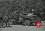 Immagine di Serbatoi e la fanteria Francia, 1944, secondo 35 filmato di repertorio 65675065389