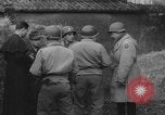 Standbild Deutsche spy ausgeführt durch US-Erschießungskommando Toul Frankreich, 1944, aus Sekunde 9 historischem Filmmaterial Videoclip 65675065399