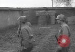 Standbild Deutsche spy ausgeführt durch US-Erschießungskommando Toul Frankreich, 1944, aus Sekunde 22 historischem Filmmaterial Videoclip 65675065399