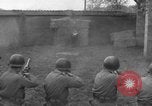 Standbild Deutsche spy ausgeführt durch US-Erschießungskommando Toul Frankreich, 1944, aus Sekunde 27 historischem Filmmaterial Videoclip 65675065399