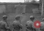 Standbild Deutsche spy ausgeführt durch US-Erschießungskommando Toul Frankreich, 1944, aus Sekunde 28 historischem Filmmaterial Videoclip 65675065399