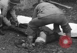 Standbild Deutsche spy ausgeführt durch US-Erschießungskommando Toul Frankreich, 1944, aus Sekunde 45 historischem Filmmaterial Videoclip 65675065399