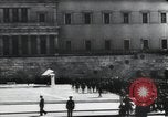 Image Gardes militaires grec Evzone Athènes Grèce, 1941, de la seconde 10 séquences d'archives historiques vidéo 65675065408