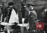 Image Gardes militaires grec Evzone Athènes Grèce, 1941, de la seconde 21 séquences d'archives historiques vidéo 65675065408