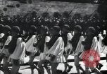 Image Gardes militaires grec Evzone Athènes Grèce, 1941, de la seconde 34 séquences d'archives historiques vidéo 65675065408
