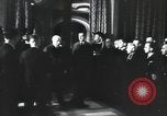 Standbild Marschall Petain interviewt Frankreich, 1940, aus Sekunde 5 historischem Filmmaterial Videoclip 65675065412