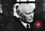Standbild Marschall Petain interviewt Frankreich, 1940, aus Sekunde 13 historischem Filmmaterial Videoclip 65675065412