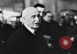 Standbild Marschall Petain interviewt Frankreich, 1940, aus Sekunde 20 historischem Filmmaterial Videoclip 65675065412