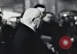 Standbild Marschall Petain interviewt Frankreich, 1940, aus Sekunde 21 historischem Filmmaterial Videoclip 65675065412