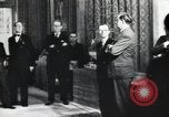 Standbild Marschall Petain interviewt Frankreich, 1940, aus Sekunde 25 historischem Filmmaterial Videoclip 65675065412
