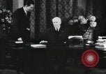 Standbild Marschall Petain interviewt Frankreich, 1940, aus Sekunde 28 historischem Filmmaterial Videoclip 65675065412