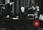 Standbild Marschall Petain interviewt Frankreich, 1940, aus Sekunde 29 historischem Filmmaterial Videoclip 65675065412