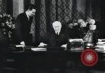Standbild Marschall Petain interviewt Frankreich, 1940, aus Sekunde 32 historischem Filmmaterial Videoclip 65675065412