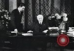 Standbild Marschall Petain interviewt Frankreich, 1940, aus Sekunde 33 historischem Filmmaterial Videoclip 65675065412