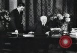 Standbild Marschall Petain interviewt Frankreich, 1940, aus Sekunde 34 historischem Filmmaterial Videoclip 65675065412