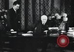 Standbild Marschall Petain interviewt Frankreich, 1940, aus Sekunde 35 historischem Filmmaterial Videoclip 65675065412
