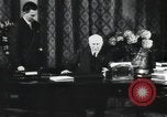 Standbild Marschall Petain interviewt Frankreich, 1940, aus Sekunde 38 historischem Filmmaterial Videoclip 65675065412