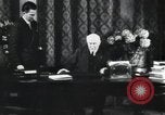 Standbild Marschall Petain interviewt Frankreich, 1940, aus Sekunde 39 historischem Filmmaterial Videoclip 65675065412