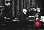 Standbild Marschall Petain interviewt Frankreich, 1940, aus Sekunde 41 historischem Filmmaterial Videoclip 65675065412
