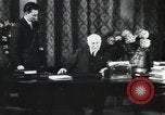 Standbild Marschall Petain interviewt Frankreich, 1940, aus Sekunde 42 historischem Filmmaterial Videoclip 65675065412