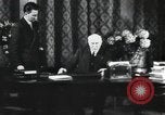 Standbild Marschall Petain interviewt Frankreich, 1940, aus Sekunde 43 historischem Filmmaterial Videoclip 65675065412