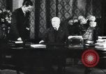Standbild Marschall Petain interviewt Frankreich, 1940, aus Sekunde 44 historischem Filmmaterial Videoclip 65675065412