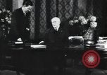 Standbild Marschall Petain interviewt Frankreich, 1940, aus Sekunde 47 historischem Filmmaterial Videoclip 65675065412