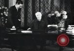 Standbild Marschall Petain interviewt Frankreich, 1940, aus Sekunde 49 historischem Filmmaterial Videoclip 65675065412