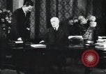 Standbild Marschall Petain interviewt Frankreich, 1940, aus Sekunde 51 historischem Filmmaterial Videoclip 65675065412