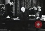 Standbild Marschall Petain interviewt Frankreich, 1940, aus Sekunde 55 historischem Filmmaterial Videoclip 65675065412