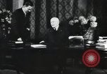 Standbild Marschall Petain interviewt Frankreich, 1940, aus Sekunde 56 historischem Filmmaterial Videoclip 65675065412