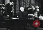 Standbild Marschall Petain interviewt Frankreich, 1940, aus Sekunde 58 historischem Filmmaterial Videoclip 65675065412