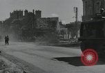 Standbild Ruinen nach dem Krieg Paris Frankreich, 1944, aus Sekunde 56 historischem Filmmaterial Videoclip 65675065416