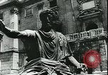 Immagine di Statue di cavalli Francia, 1944, secondo 28 filmato di repertorio 65675065424