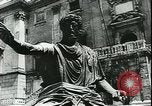Immagine di Statue di cavalli Francia, 1944, secondo 29 filmato di repertorio 65675065424