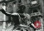 Immagine di Statue di cavalli Francia, 1944, secondo 31 filmato di repertorio 65675065424