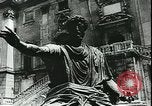 Immagine di Statue di cavalli Francia, 1944, secondo 32 filmato di repertorio 65675065424