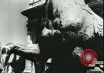 Immagine di Statue di cavalli Francia, 1944, secondo 39 filmato di repertorio 65675065424