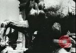 Immagine di Statue di cavalli Francia, 1944, secondo 40 filmato di repertorio 65675065424