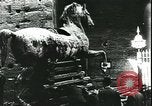 Immagine di Statue di cavalli Francia, 1944, secondo 49 filmato di repertorio 65675065424