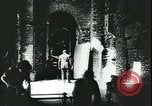 Immagine di Statue di cavalli Francia, 1944, secondo 51 filmato di repertorio 65675065424