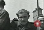 Immagine di Prigionieri tedeschi Parigi Francia, 1944, secondo 33 filmato di repertorio 65675065433