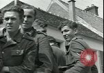 Immagine di Prigionieri tedeschi Parigi Francia, 1944, secondo 39 filmato di repertorio 65675065433
